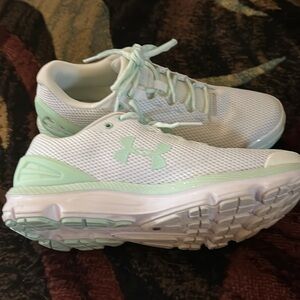 Under Armour Sneakers